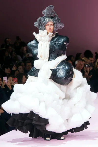 Look 18